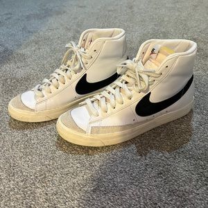 Nike Blazer Mid ‘77 Women’s size 8
